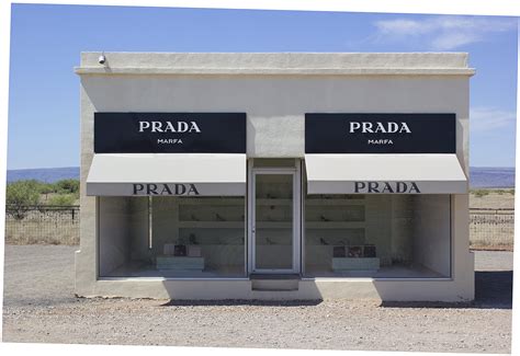 prada desert picture|Prada marfa sign.